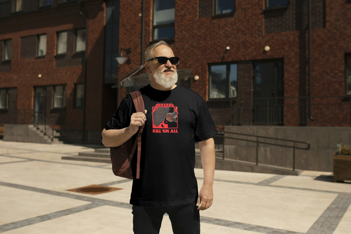Berserk Berserk black T-shirt front model